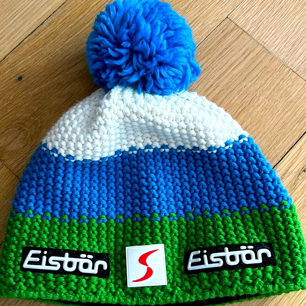 Like NEW Men’s Eisner winter hat. Only worn twice!!